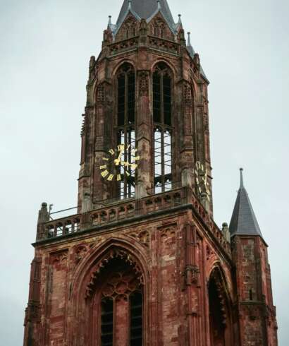 Roodgetinte Sint-Janskerk in Maastricht
