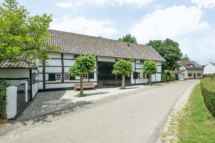Aanzicht vakwerkhuis buiten