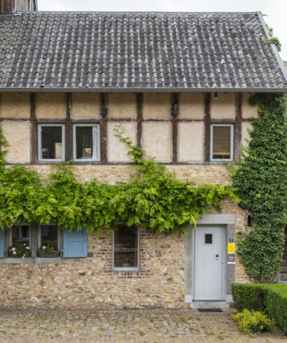 Buitenaanzicht van vakantiewoning met vakwerk