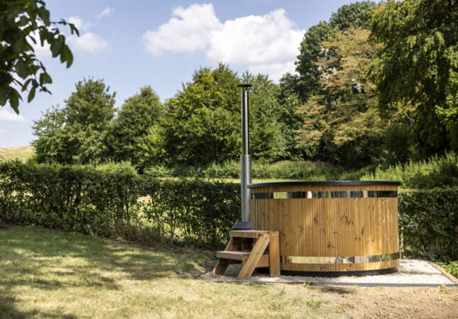 Warm op en kom helemaal tot rust in de hottub van ’t Bokkehuuske